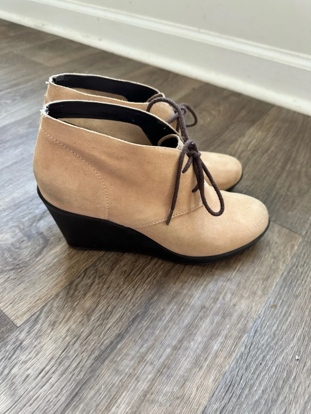 Cole Haan‎ Beige Suede Chukka Wedge Bootie Size 8.5